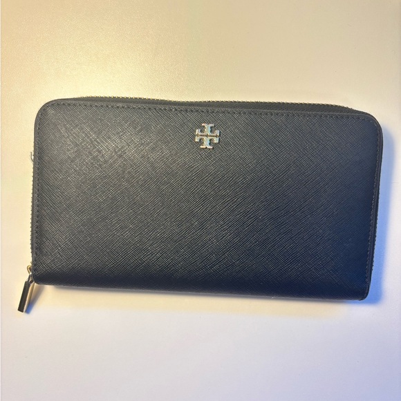 Tory Burch Robinson Wallet - Picture 1 of 8
